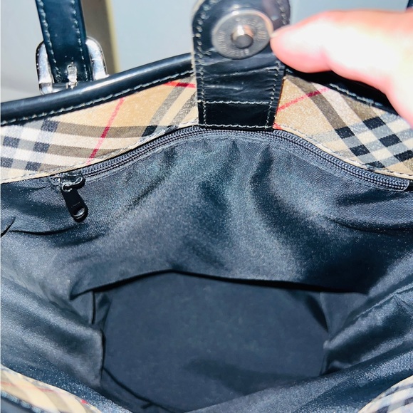 Authentic Burberry bucket tote - Picture 10 of 12